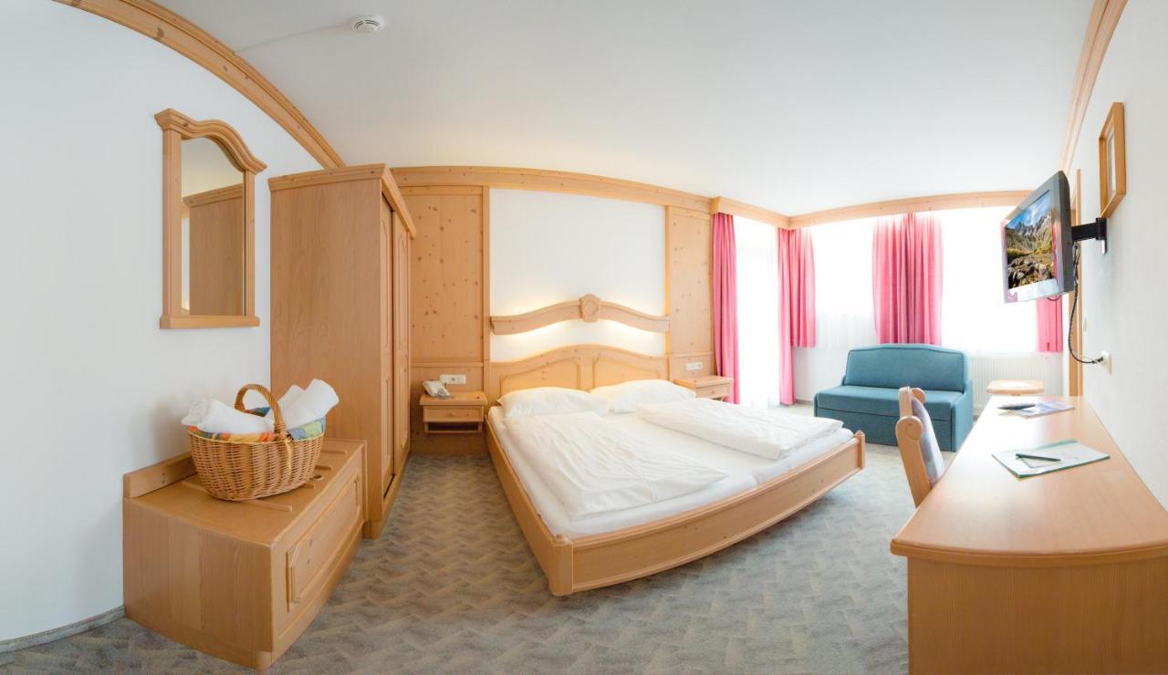Hotel Zum Gruenen Tor ทักซ์ ภายนอก รูปภาพ