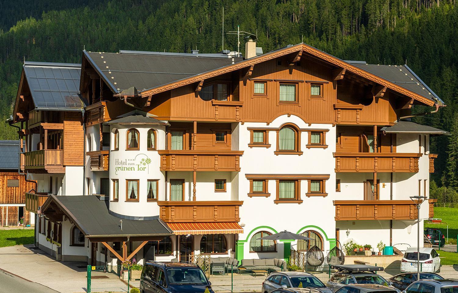 Hotel Zum Gruenen Tor ทักซ์ ภายนอก รูปภาพ