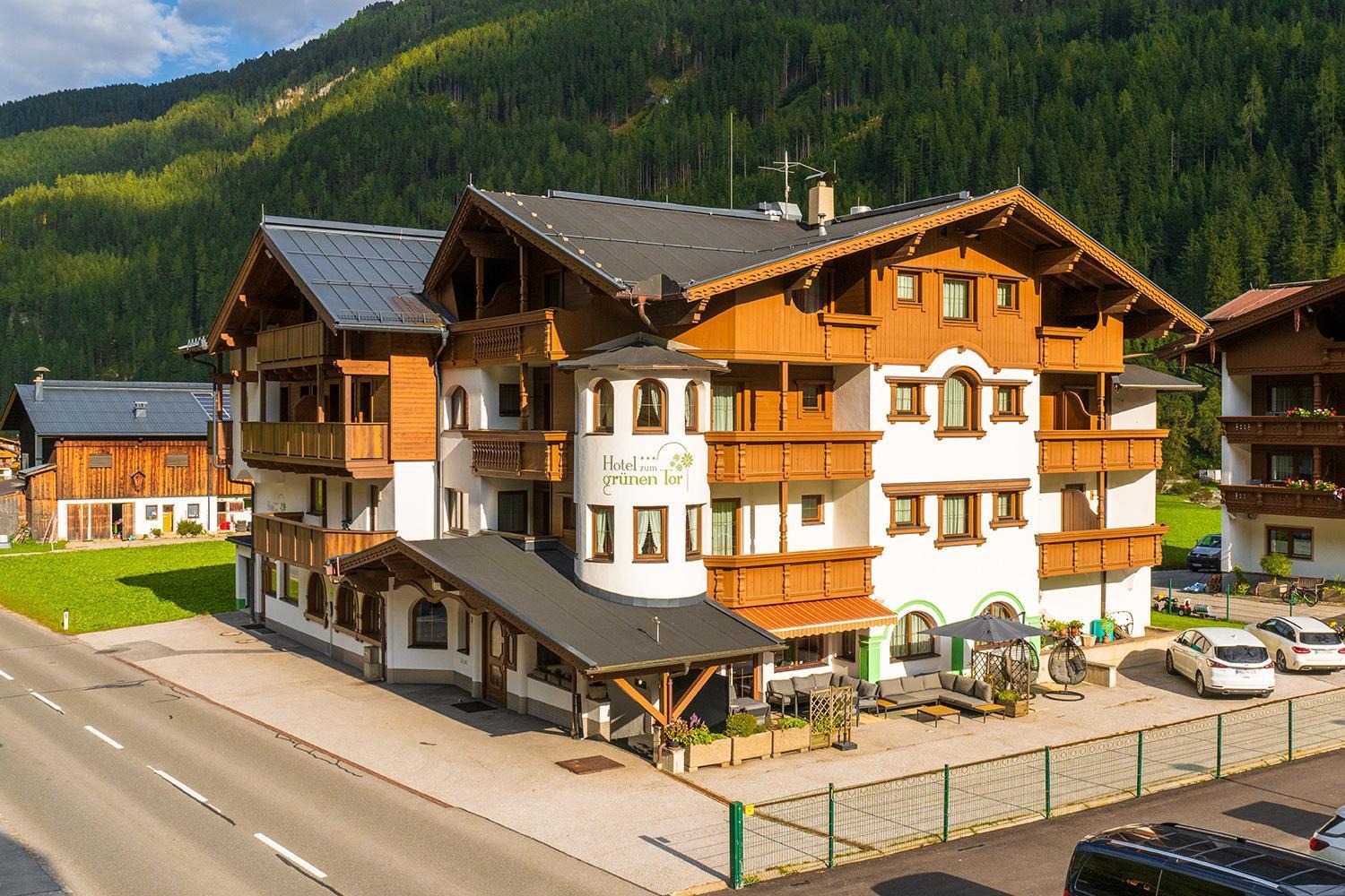 Hotel Zum Gruenen Tor ทักซ์ ภายนอก รูปภาพ