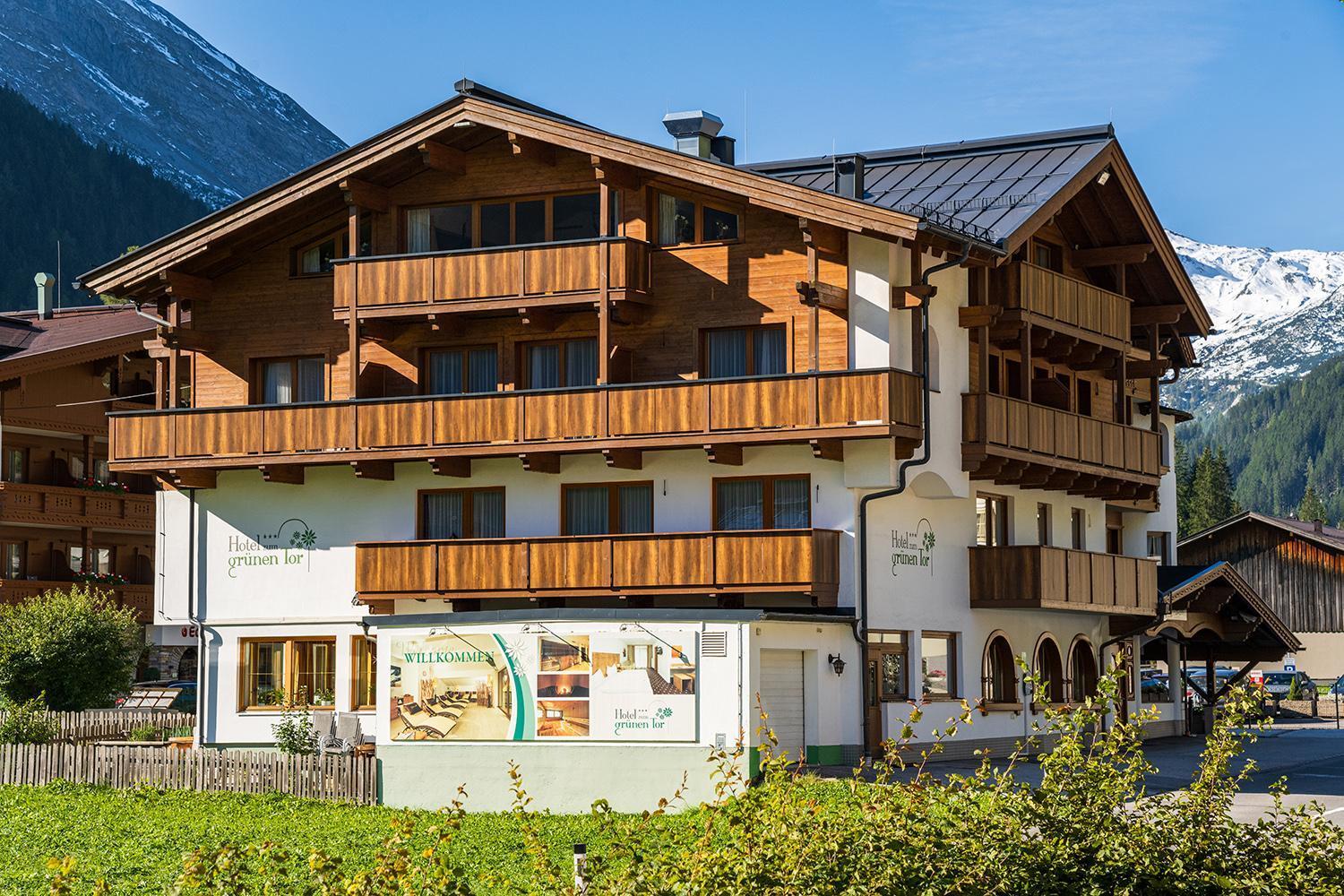 Hotel Zum Gruenen Tor ทักซ์ ภายนอก รูปภาพ