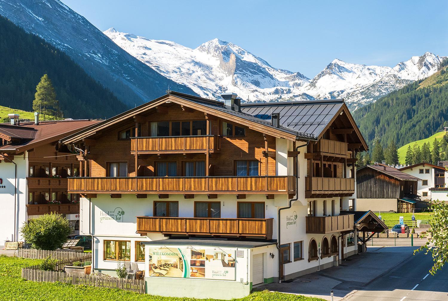 Hotel Zum Gruenen Tor ทักซ์ ภายนอก รูปภาพ