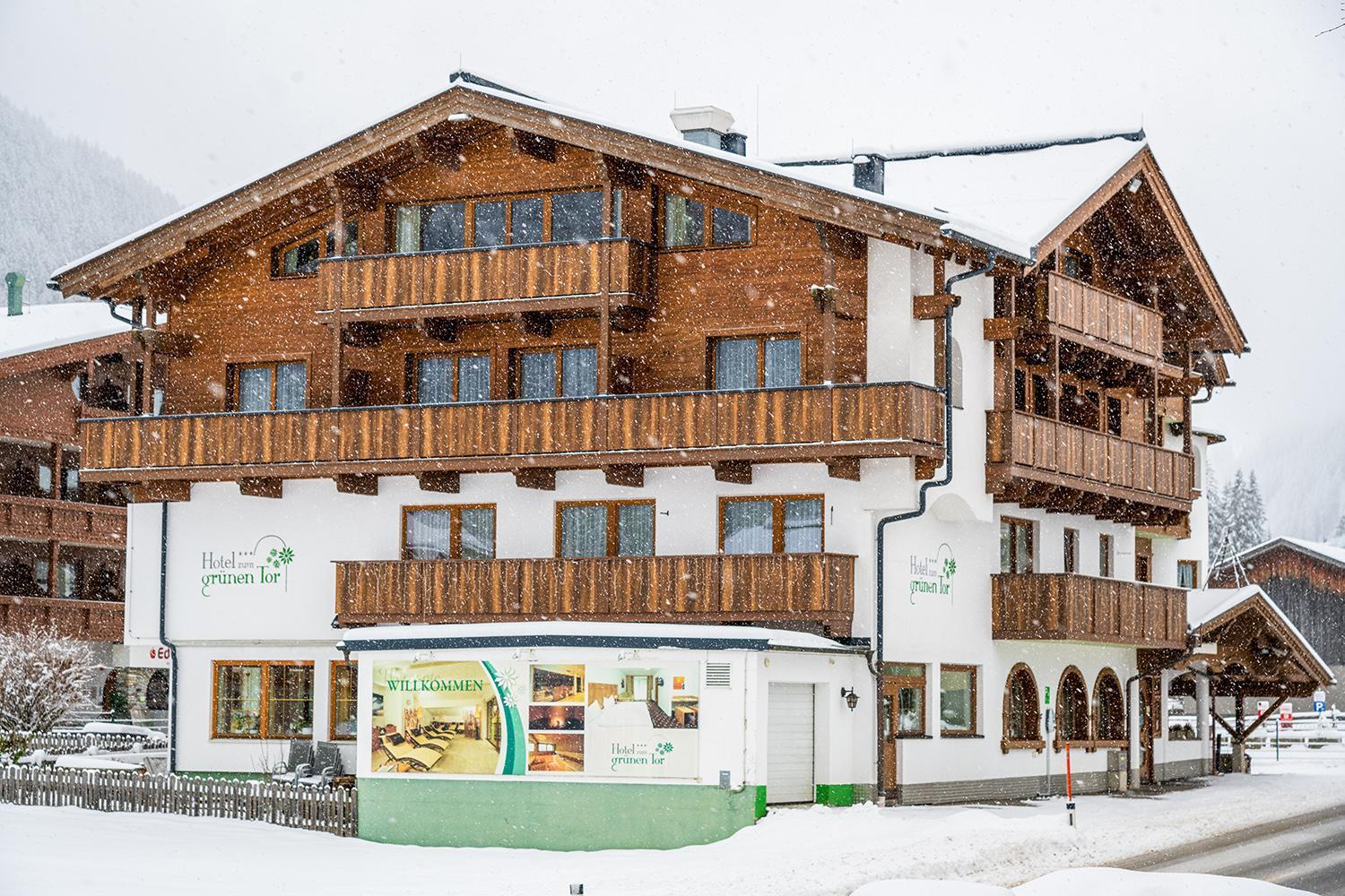 Hotel Zum Gruenen Tor ทักซ์ ภายนอก รูปภาพ