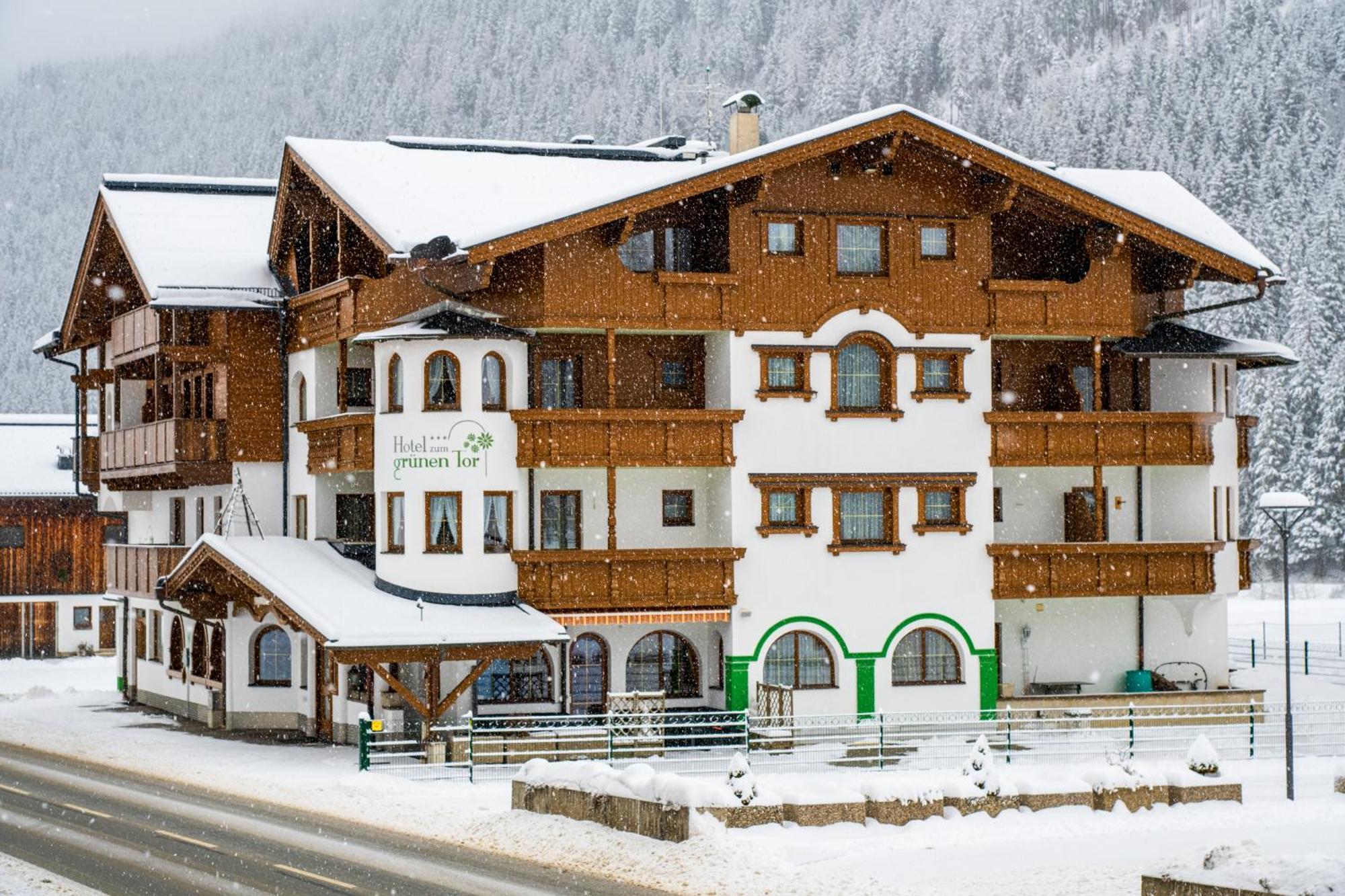 Hotel Zum Gruenen Tor ทักซ์ ภายนอก รูปภาพ