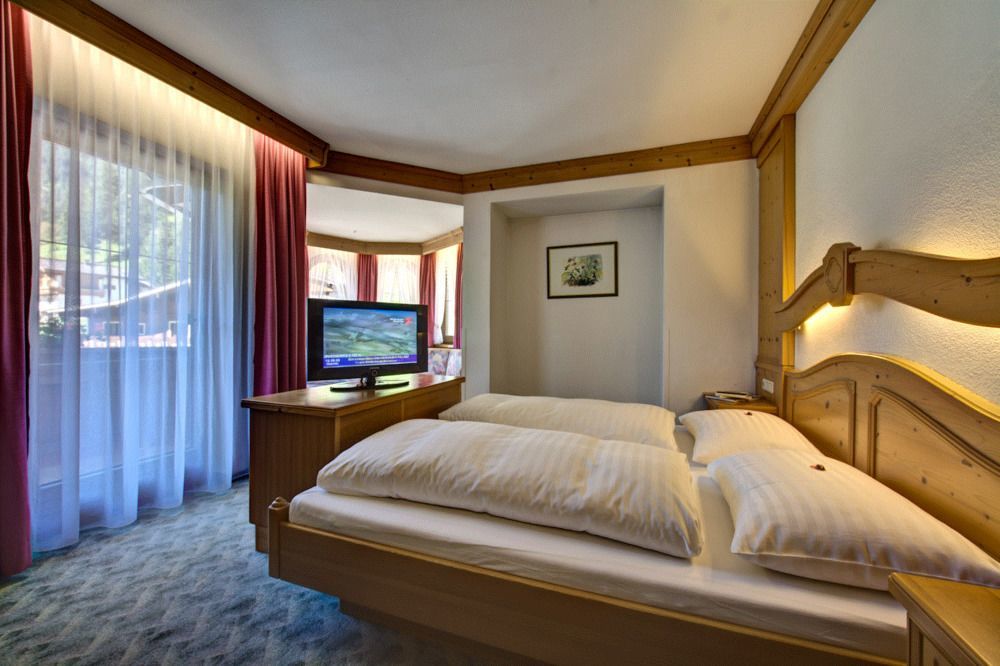 Hotel Zum Gruenen Tor ทักซ์ ภายนอก รูปภาพ