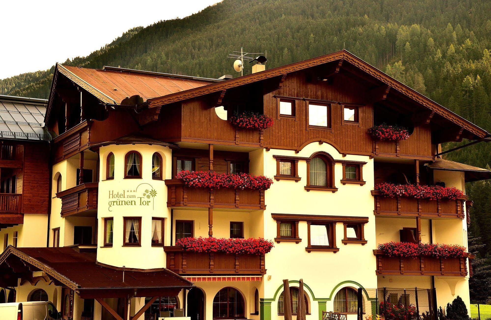 Hotel Zum Gruenen Tor ทักซ์ ภายนอก รูปภาพ