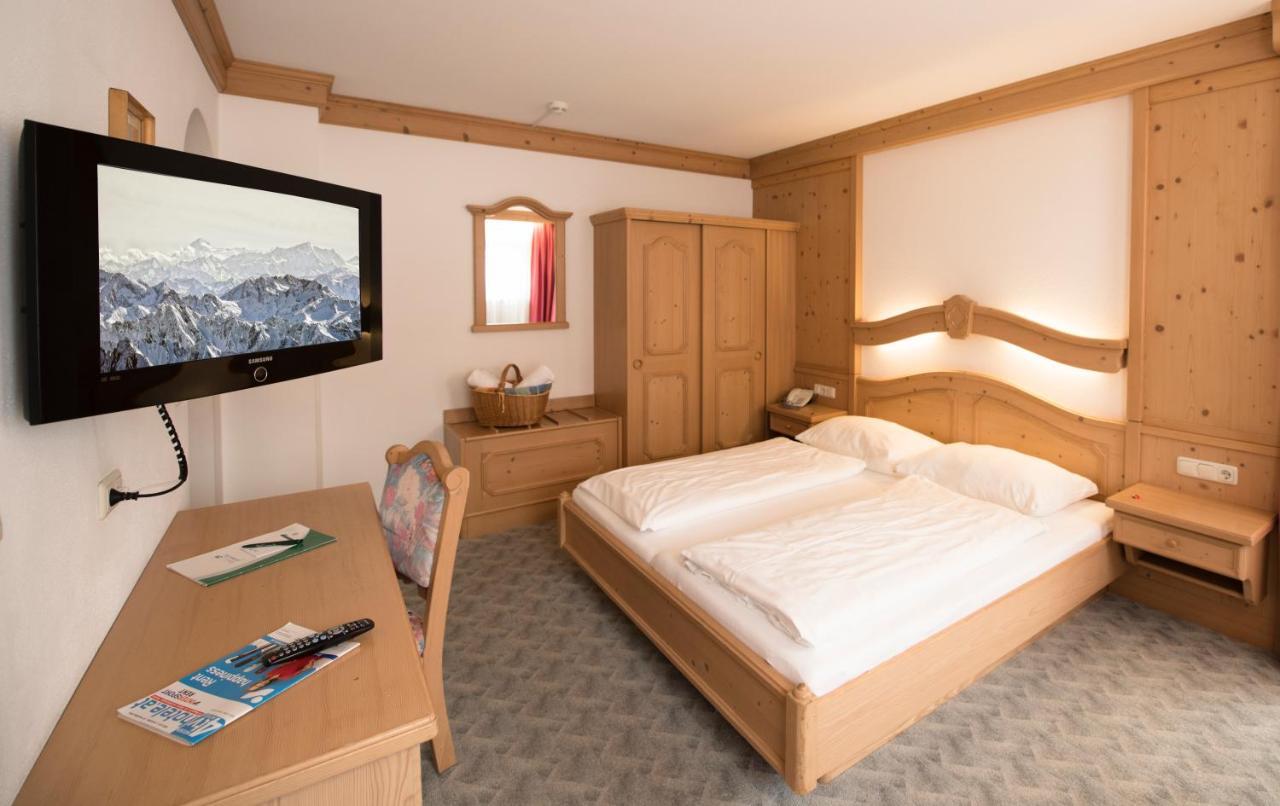 Hotel Zum Gruenen Tor ทักซ์ ภายนอก รูปภาพ