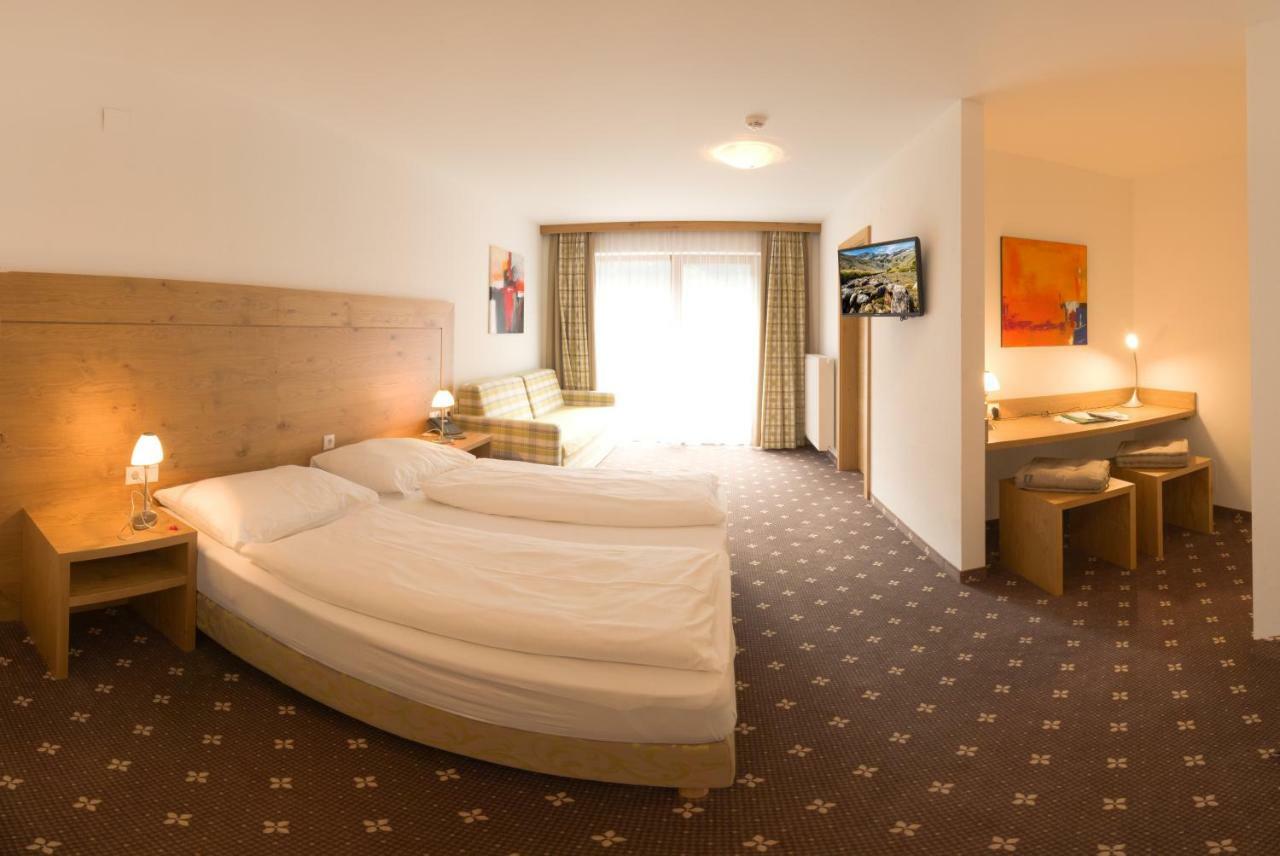 Hotel Zum Gruenen Tor ทักซ์ ภายนอก รูปภาพ